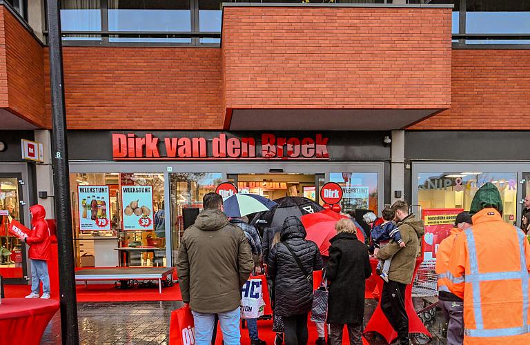 Vernieuwde Dirk Hendrik-Ido-Ambacht feestelijk heropend