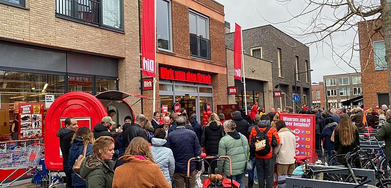 Dirk Aalburgplein te Hoofddorp heropent de deuren