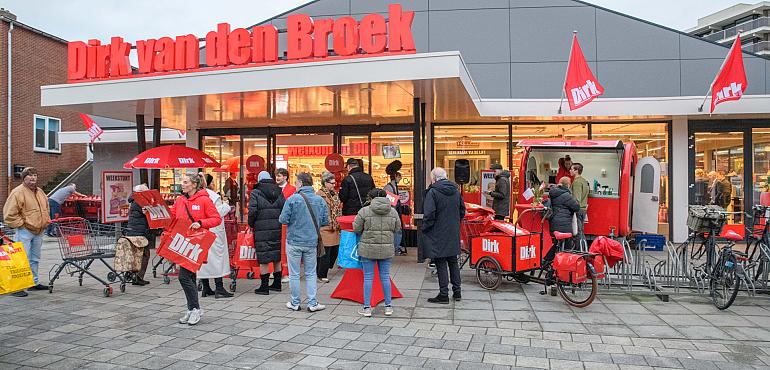 Dirk in badplaats Zandvoort feestelijk heropend