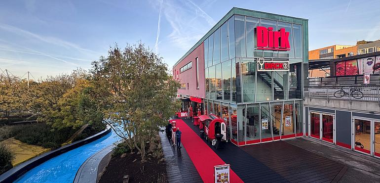 Dirk Almere Schipperplein geopend