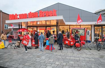 Dirk in badplaats Zandvoort feestelijk heropend