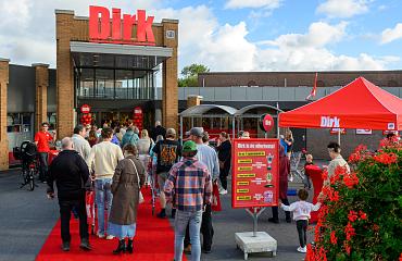 Vernieuwde Dirk Visserijkade Katwijk heropend